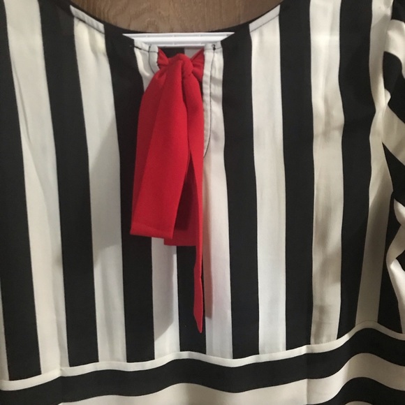 3 FOR $20 Monteau Los Angeles blouse - Picture 3 of 4